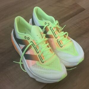 Women's New Balance FuelCell SuperComp Elite v4 Carbon Plated Size 8.5